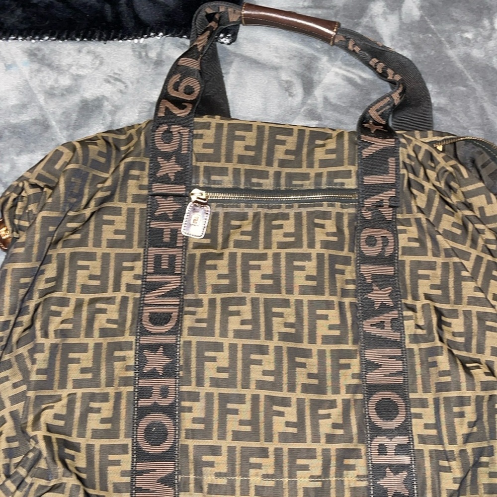Preloved Fendi travel bag excellent condition it’s like a weekender bag 19”W .